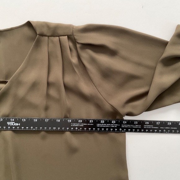 Boohoo Womens Blouse Top Sz 10 Olive Green Boho Flowy Capsule Contemporary Chic - Picture 5 of 9